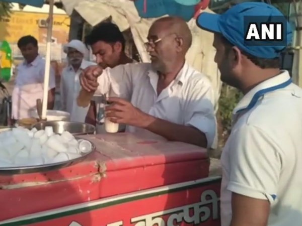 कर्ज चुकाने के लिए मैं पिता के साथ कुल्फी बेचने को मजबूर कर्ज चुकाने के लिए मैं पिता के साथ कुल्फी बेचने को मजबूर