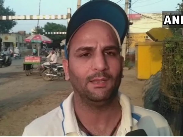 सरकार से नौकरी की लगाई गुहार सरकार से नौकरी की लगाई गुहार