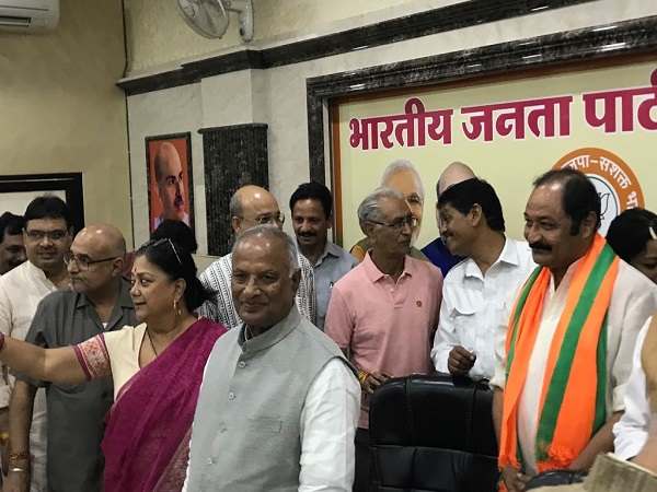 mahesh pratap singh of nathdwara gets bjps membership mahesh pratap singh of nathdwara gets bjps membership