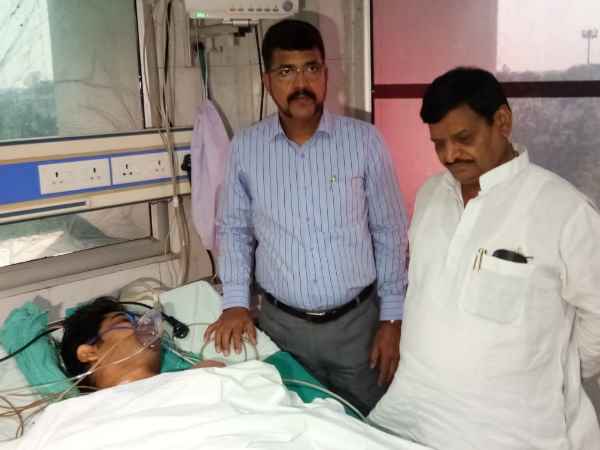 शिवपाल यादव पहुंचे मिलने