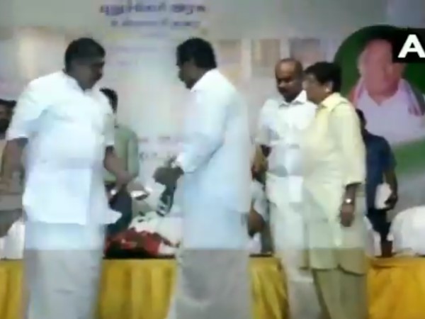 बेदी के आदेश पर उनका माइक स्विच ऑफ किया गया बेदी के आदेश पर उनका माइक स्विच ऑफ किया गया