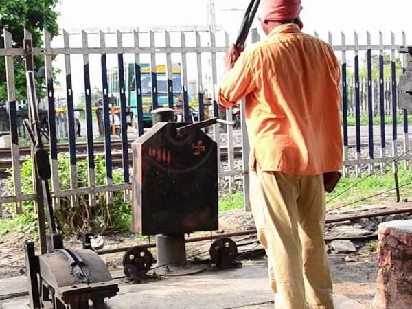 हॉट लाइन से बात क्यों नहीं किया गेटमैन ने? हॉट लाइन से बात क्यों नहीं किया गेटमैन ने?