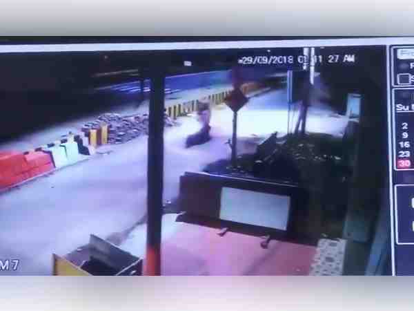 vivek tiwari murder case cctv footage of gomti nagar in lucknow is out vivek tiwari murder case cctv footage of gomti nagar in lucknow is out