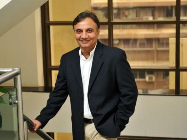 संदीप बख्शी को पुराने हिंदी गाने सुनना पसंद हैं