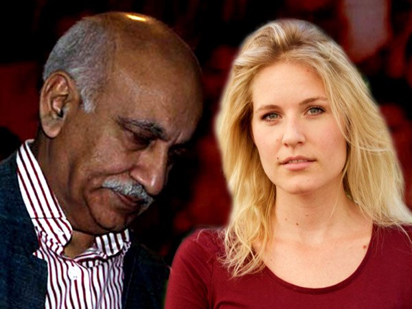 महिला पत्रकार का खुलासा, 'उन्होंने कंधे के नीचे से मेरे हाथ को पकड़ लिया'