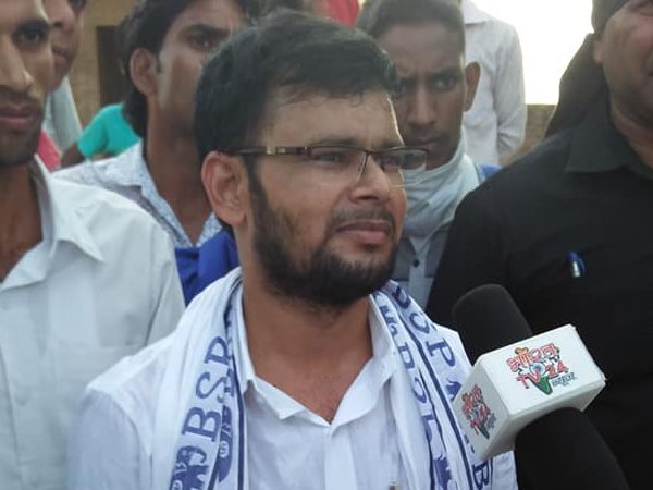 'कार्यकर्ताओं से चंदा वसूल रहे जयप्रकाश'