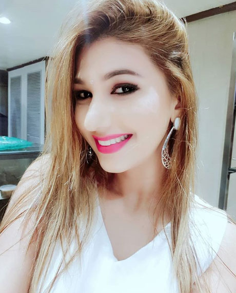 बला की खूबसूरत हैं 28 साल की जसलीन 