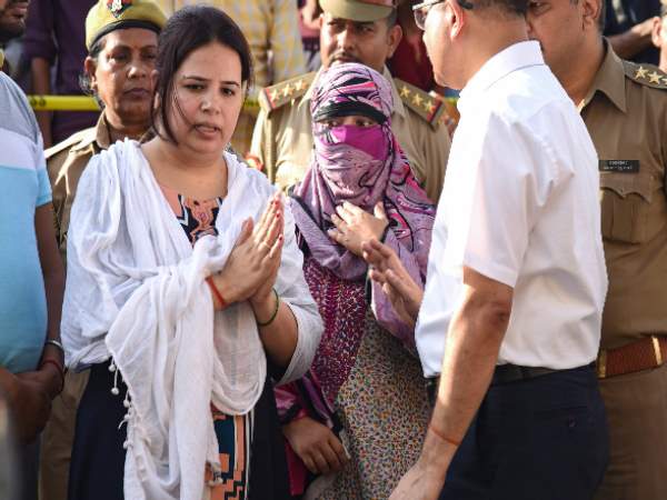 'आखिर गलत किसके साथ हुआ?'