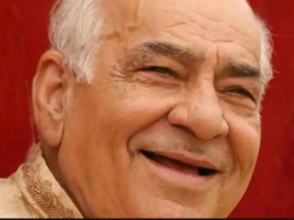 दिल्ली यूनिवर्सिटी के किरोड़ीमल कॉलेज से ग्रेजुएशन पास की