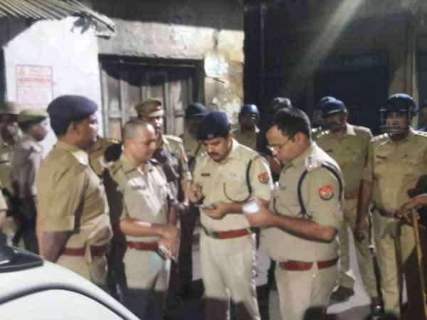 विवेक तिवारी के परिजनों को मिली नौकरी और 25 लाख