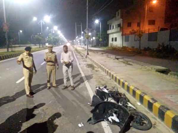 विवेक ने बाइक में मारी थी टक्कर
