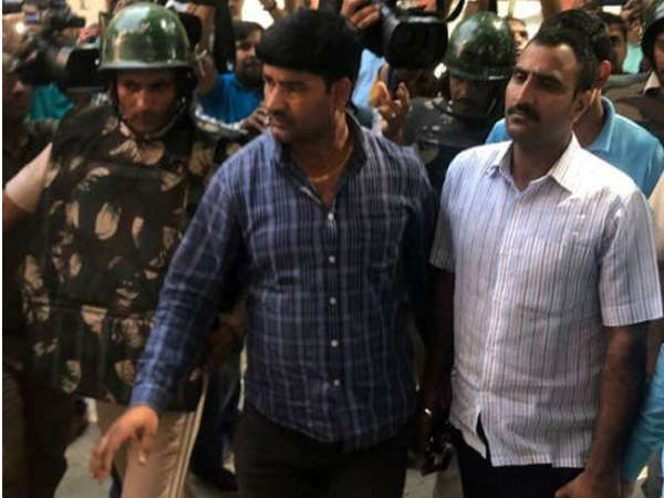 जज की पत्‍नी-बेटे की हत्‍या से पहले मां को भेज दिया था मामा के पास 