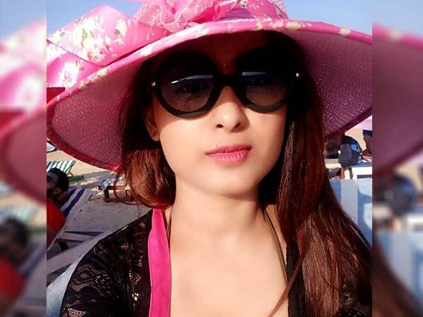 'तुम जैसी चरित्रहीन लड़की के लिए मैं सिगरेट नहीं ला सकता' 'तुम जैसी चरित्रहीन लड़की के लिए मैं सिगरेट नहीं ला सकता'