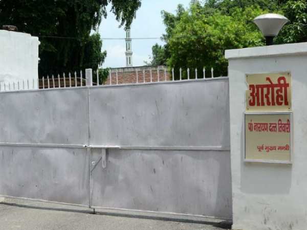 uttar pradesh former cm nd tiwari bungalow alloated to apna dal president ashish patel