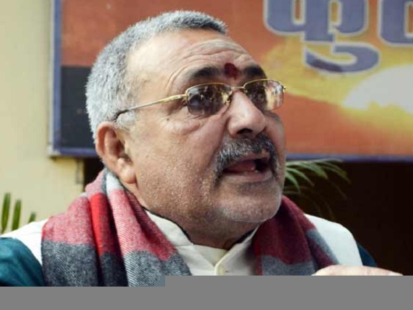 गिरिराज सिंह के खिलाफ भी परिवाद