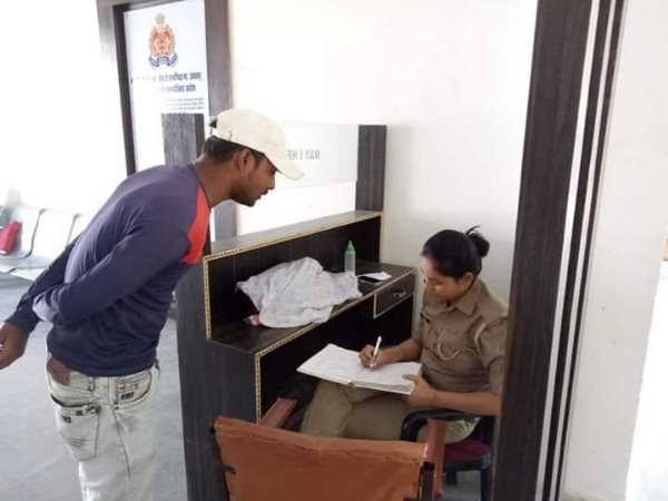 'फर्ज मां का भी और खाकी का भी'