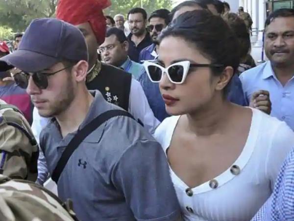 इसलिए चर्चा का बाजार गर्म