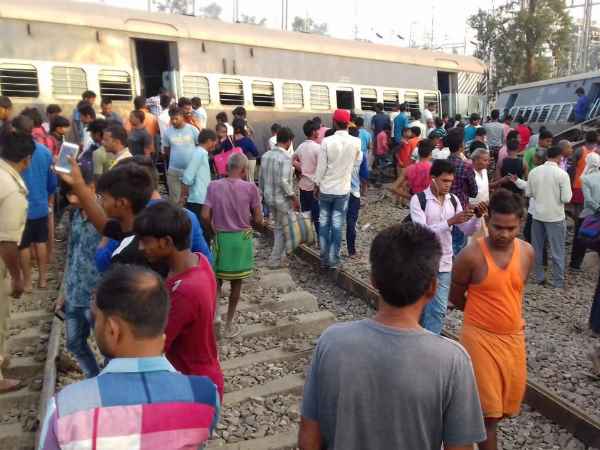 New Farakka Express Train Derailed in Raebareli, See Pics New Farakka Express Train Derailed in Raebareli, See Pics