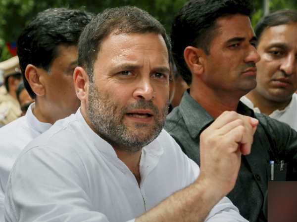 वसुंधरा राजे ने सरकारी स्कूल बंद कर दिए