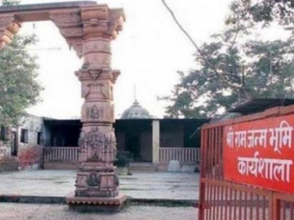 मंदिर की मांग करने वालों को चुप करा रही है सरकार