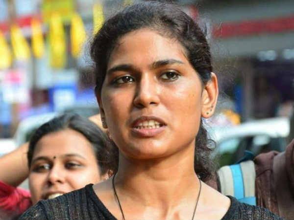 घर पर हुई तोड़फोड़