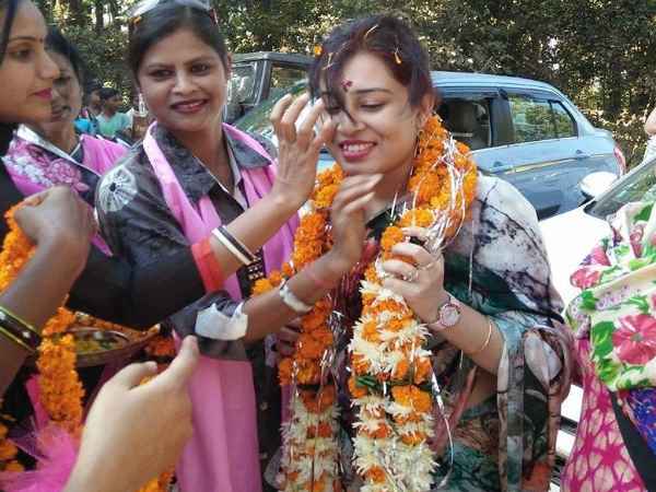 बसपा के टिकट पर चुनाव मैदान में ऋचा जोगी