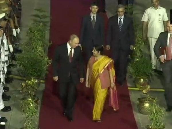 दो दिन के दौरे पर भारत पहुंचे रूस के राष्ट्रपति व्लादिमिर पुतिन, मोदी ने किया स्वागत