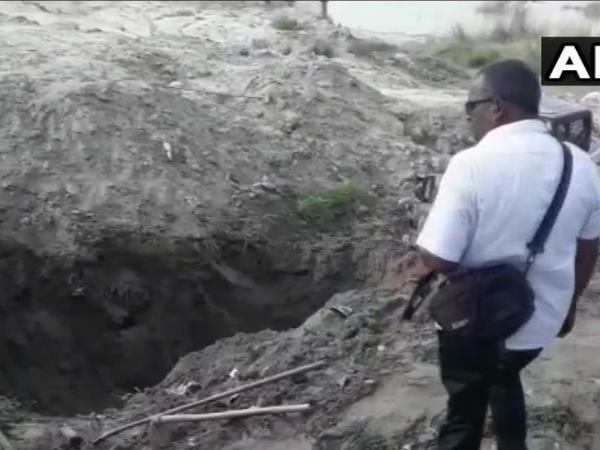 सिकंदरपुर के श्मसान में खुदाई करा रही सीबीआई