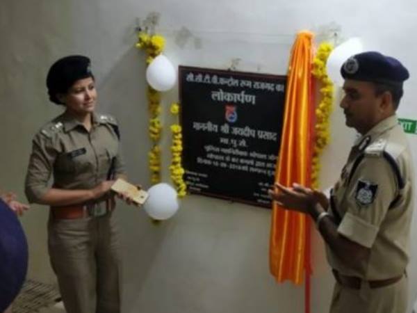 फोटो पर कांग्रेस पहुंची थी चुनाव आयोग