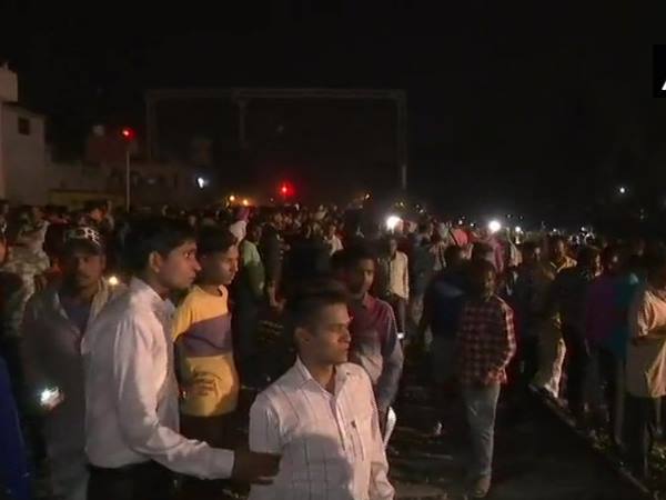 अमृतसर में दर्दनाक हादसे में 61 से अधिक लोगों की मौत हो गई थी अमृतसर में दर्दनाक हादसे में 61 से अधिक लोगों की मौत हो गई थी