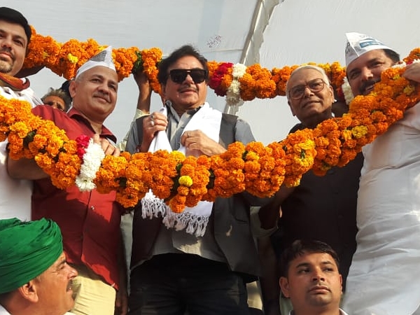 किसानों को संबोधित करने पहुंचे सिन्हा और सिसोदिया किसानों को संबोधित करने पहुंचे सिन्हा और सिसोदिया