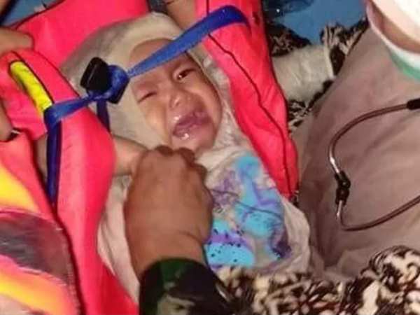बच्‍चे की फोटो के साथ ऐसे संदेश लिख रहे लोग 