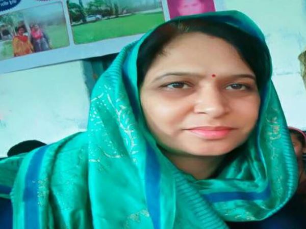 स्कूल की तरफ से सुनीता को सम्मानित किया जाना था 