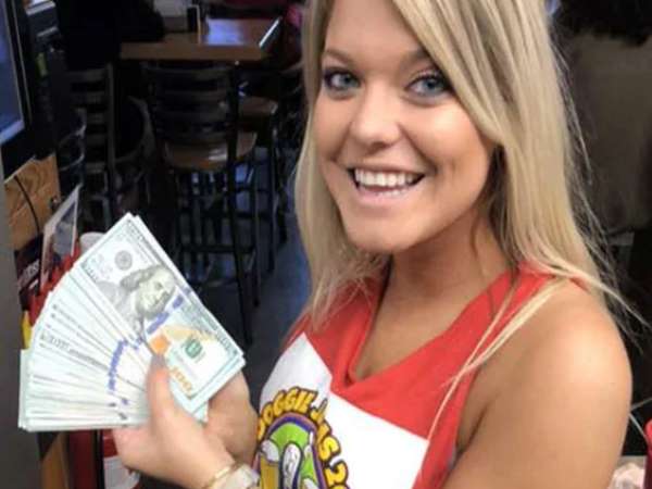 पैसे इतने की हाथ में नहीं आ रहे थे पकड़