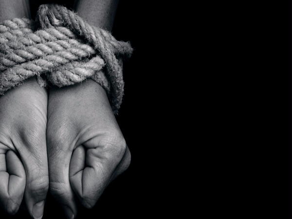 फिरौती के रूप में मांगे 5 लाख