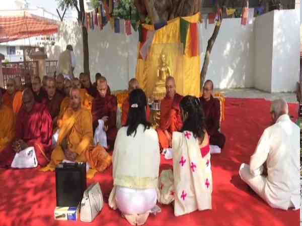 विदेशी से मिलती है आर्थिक मदद