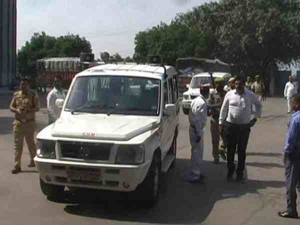 यूपी के कानपुर देहात में कुशल फूड्स कंपनी में हजारों बोरी सरकारी अनाज हुआ बरामद। कंपनी के रसूख के आगे सभी पुलिस वाले बौने साबित हुए। किसी भी अधिकारी क