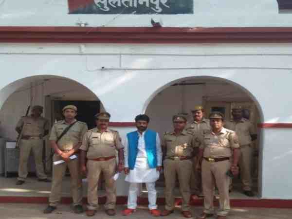 यूपी: जिस हिस्ट्रीशीटर को शिवपाल यादव ने दिया था आशीर्वाद, रंगदारी मांगने के चक्कर में वो गया जेल