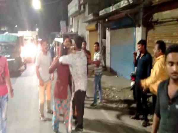 यूपी: छेड़खानी का विरोध करने पर युवती की मनचलों ने की पिटाई, पुलिस को भी नहीं बख्शा
