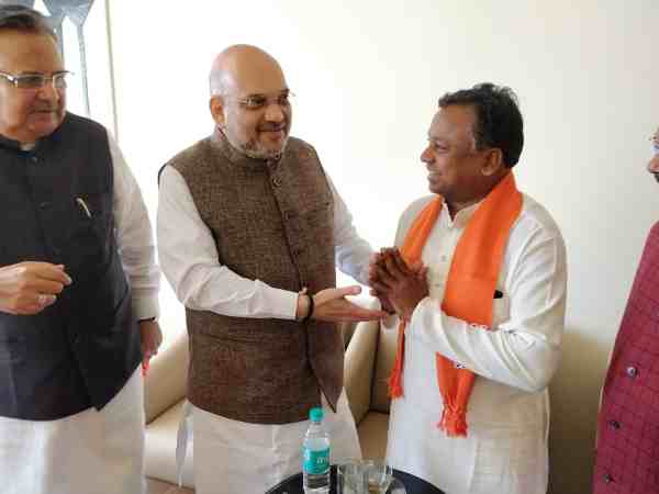 अमित शाह के सामने ली शपथ अमित शाह के सामने ली शपथ