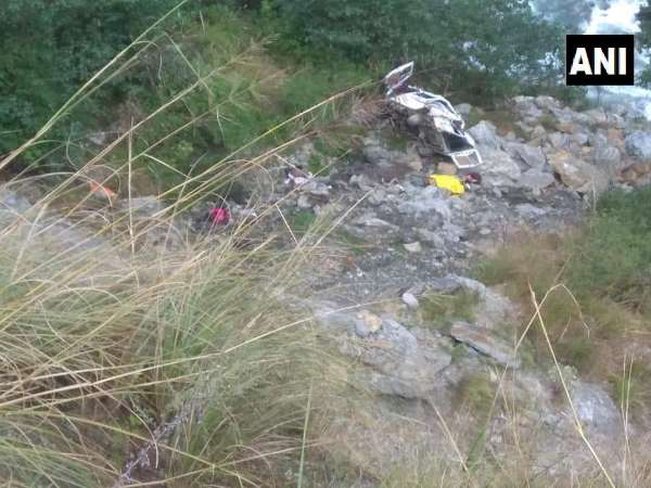 Uttarakhand: 8 people killed, 5 injured after a mini-bus rolled down a deep gorge in Sonagarh Uttarakhand: 8 people killed, 5 injured after a mini-bus rolled down a deep gorge in Sonagarh