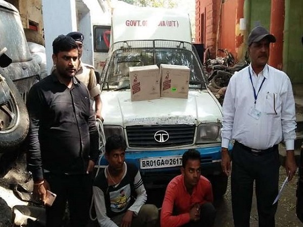 विदेशी शराब की कुल 3336 बोतलें बरामद, कीमत 25 लाख रुपए 