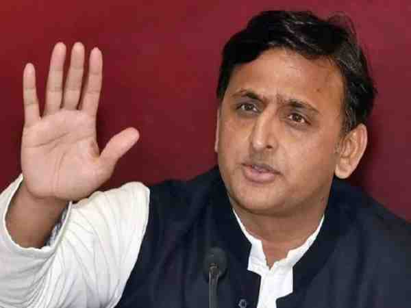 'झूठ को फैलाना एक तरह की नौकरी'