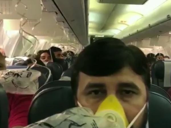 दो यात्रियों को हो रही सुनने में परेशानी