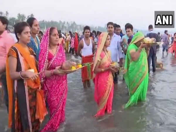 मुंबई में भी धूमधाम से छठ मनाई गई।