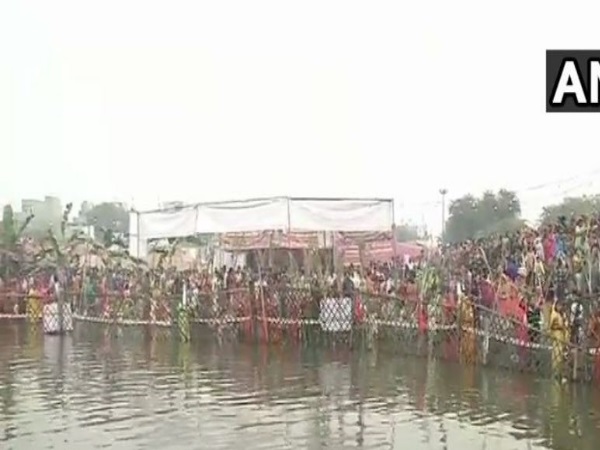 दिल्ली से लेकर वाराणसी तक छठ की धूम