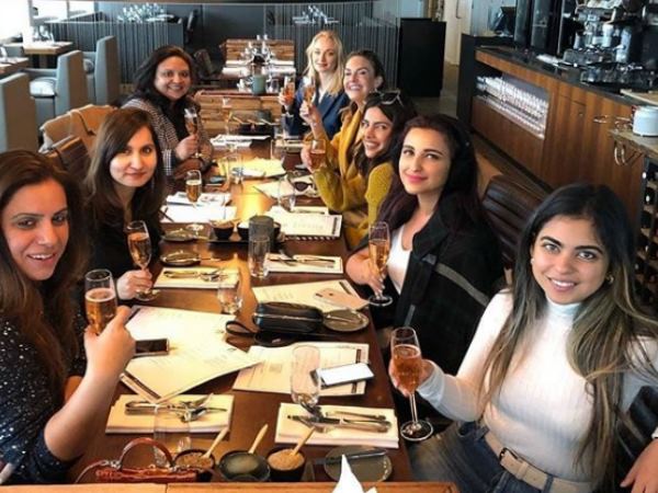 प्रियंका की बैचलर पार्टी में शामिल हुई थीं ईशा अंबानी