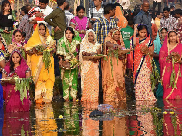 उगते सूर्य को अर्घ्य के साथ छठ महापर्व संपन्न