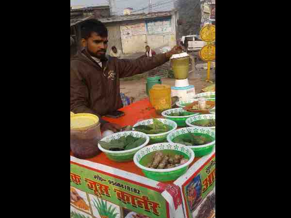 bareily man earning handsome income who is inspired by pm modi pakoda idea