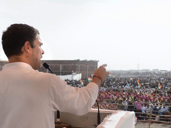 युवाओं को लुभाने का पूरा प्रयास